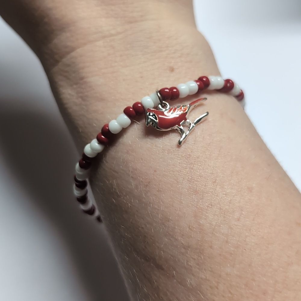 500 St Louis Cardinals‎ Red and White Beaded Charm Bracelet